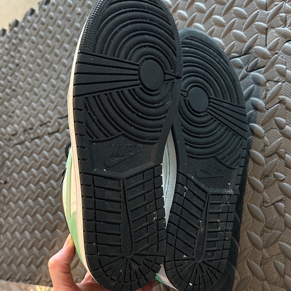 Nike Low Top Sneakers in Black, White & Mint Green - Picture 3 of 4